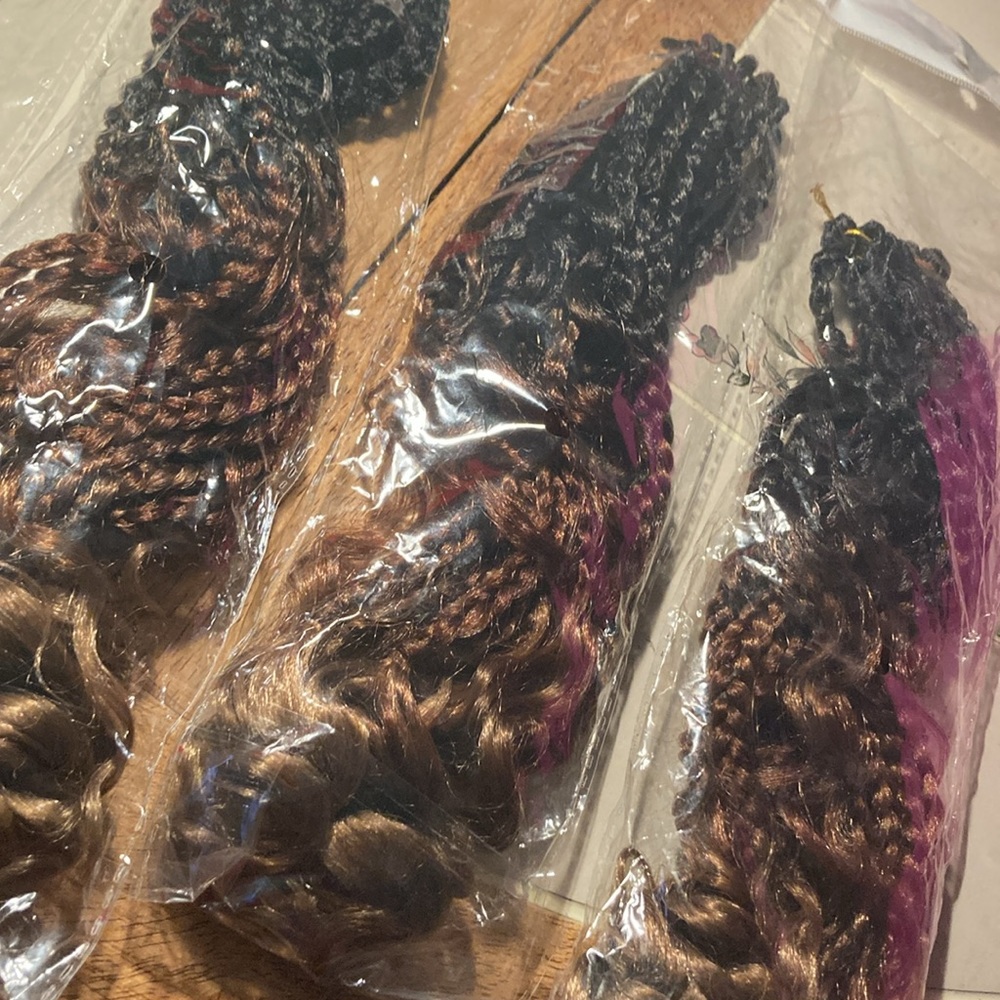 Braiding hair - Picture 4 of 17